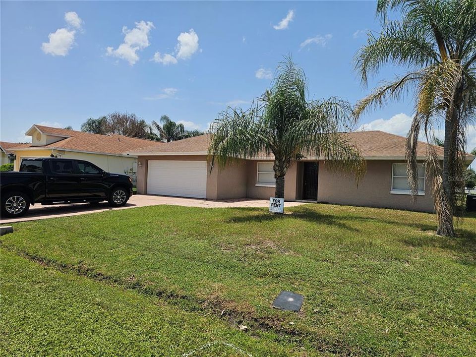 For Rent: $1,625 (3 beds, 2 baths, 1053 Square Feet)