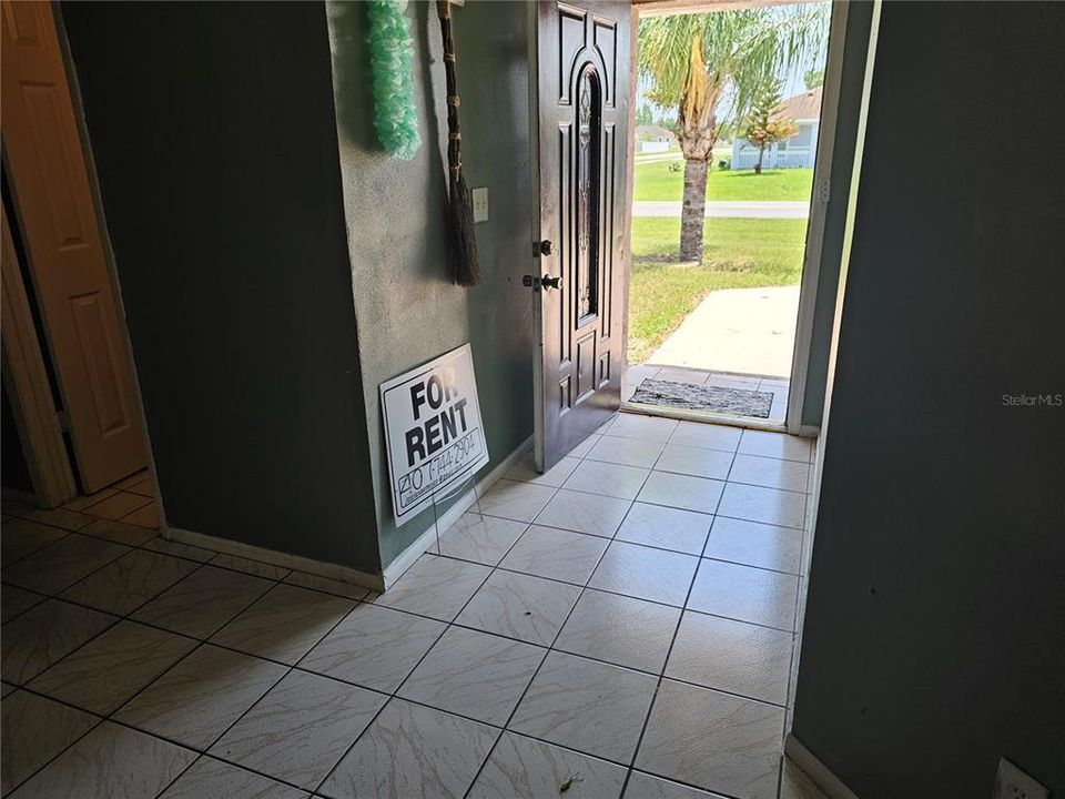 For Rent: $1,625 (3 beds, 2 baths, 1053 Square Feet)