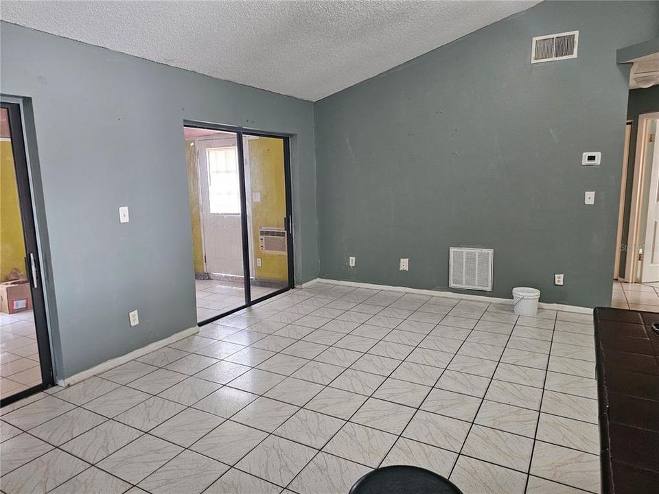 For Rent: $1,625 (3 beds, 2 baths, 1053 Square Feet)
