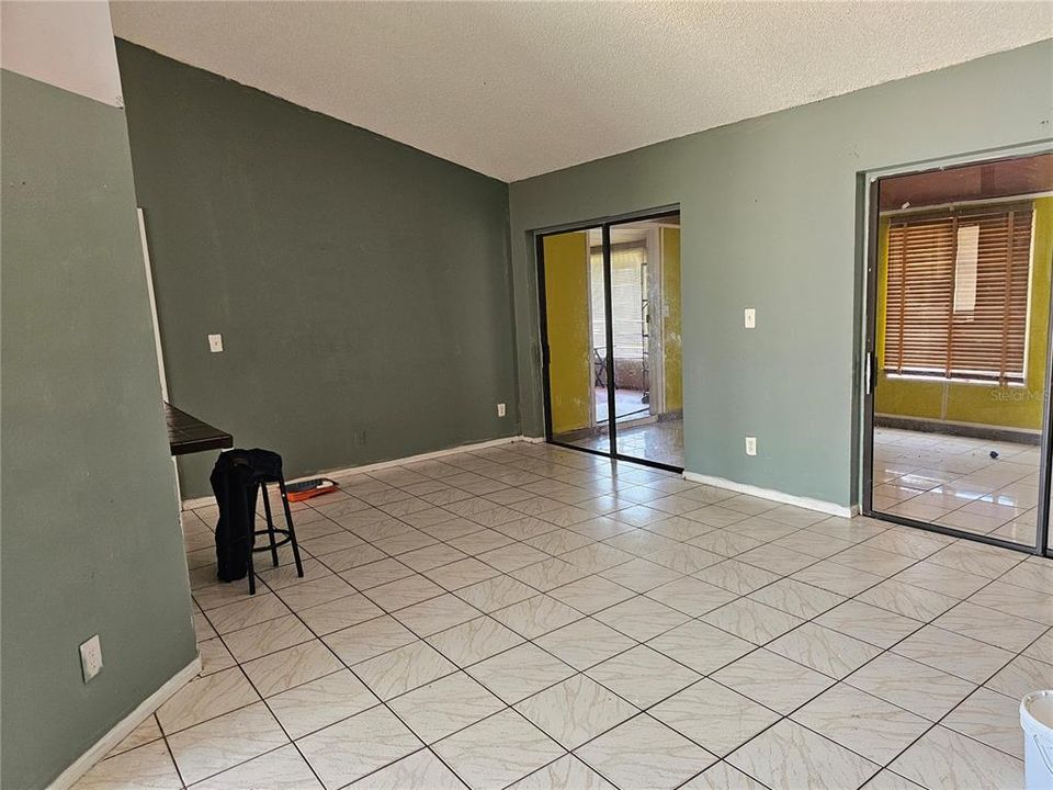 For Rent: $1,625 (3 beds, 2 baths, 1053 Square Feet)