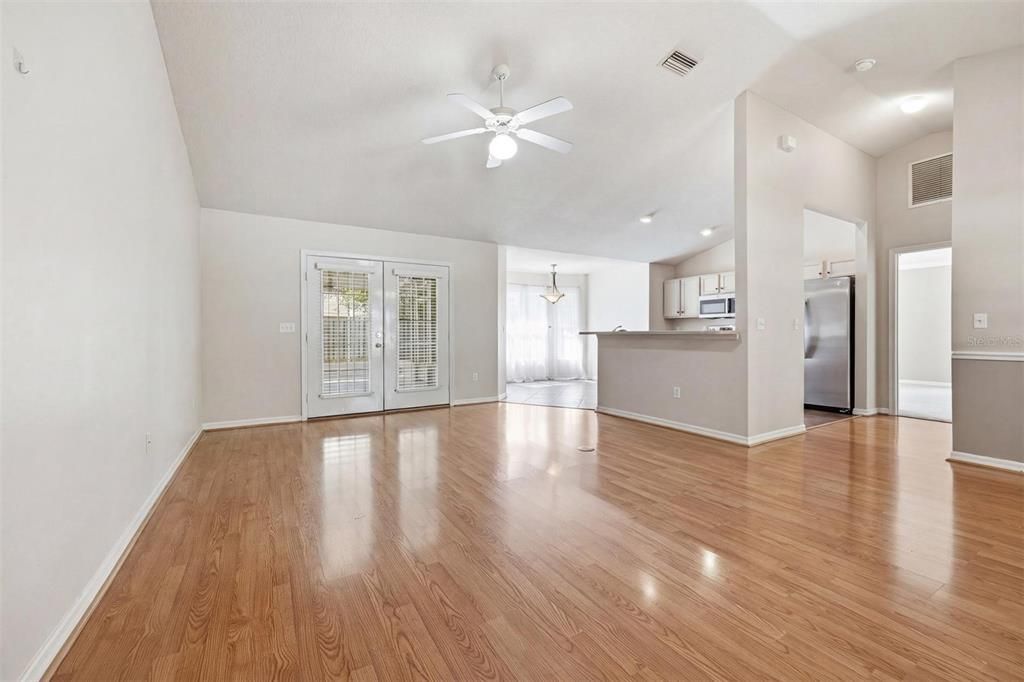 For Sale: $349,900 (3 beds, 2 baths, 1545 Square Feet)