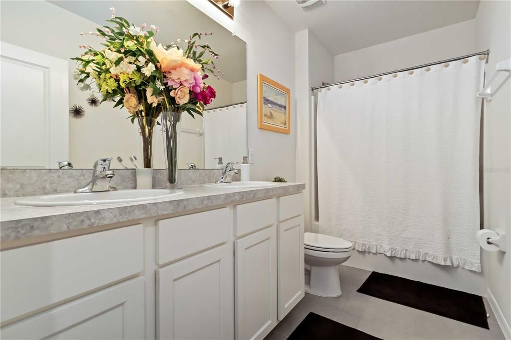 For Sale: $525,000 (5 beds, 3 baths, 2475 Square Feet)