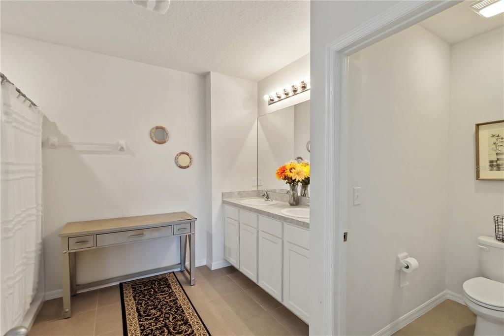 For Sale: $525,000 (5 beds, 3 baths, 2475 Square Feet)