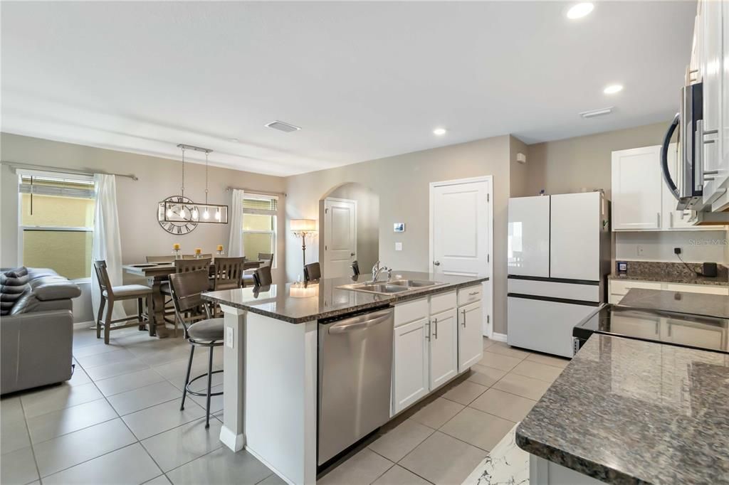 For Sale: $525,000 (5 beds, 3 baths, 2475 Square Feet)