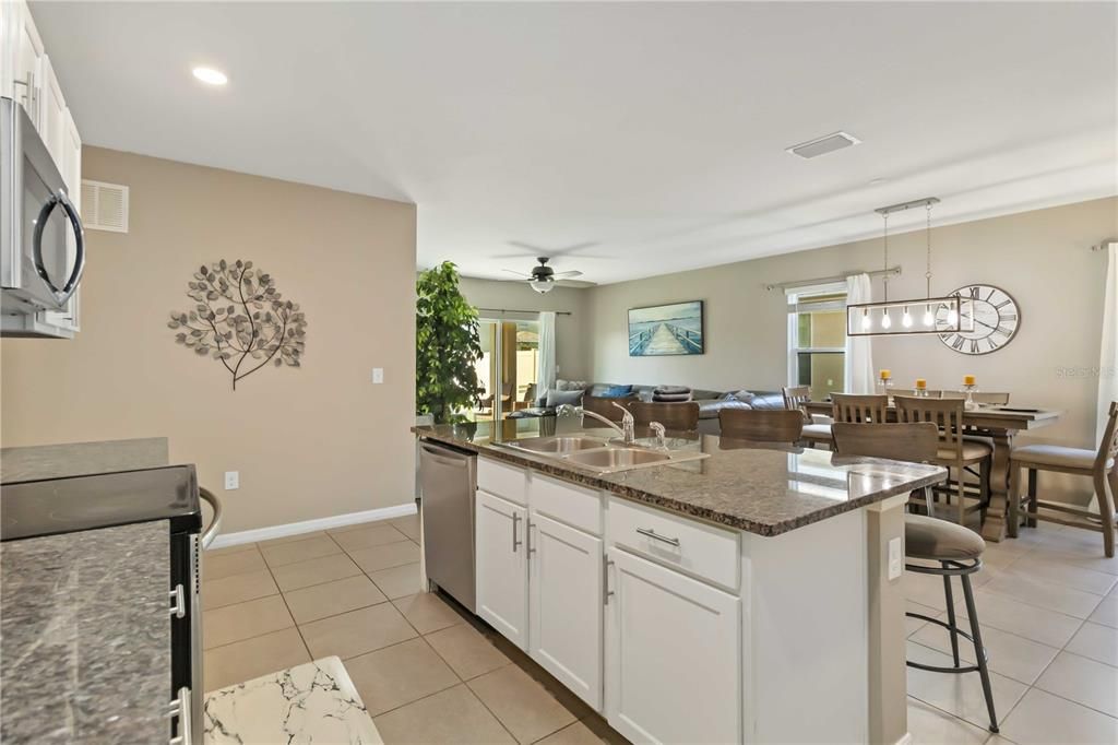 For Sale: $525,000 (5 beds, 3 baths, 2475 Square Feet)