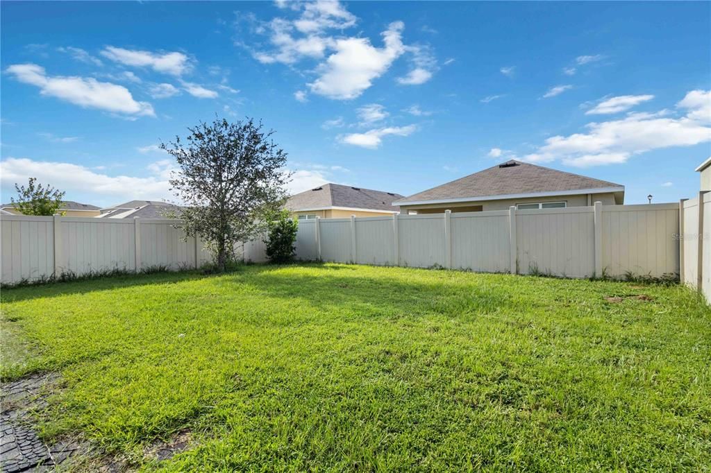 For Sale: $525,000 (5 beds, 3 baths, 2475 Square Feet)