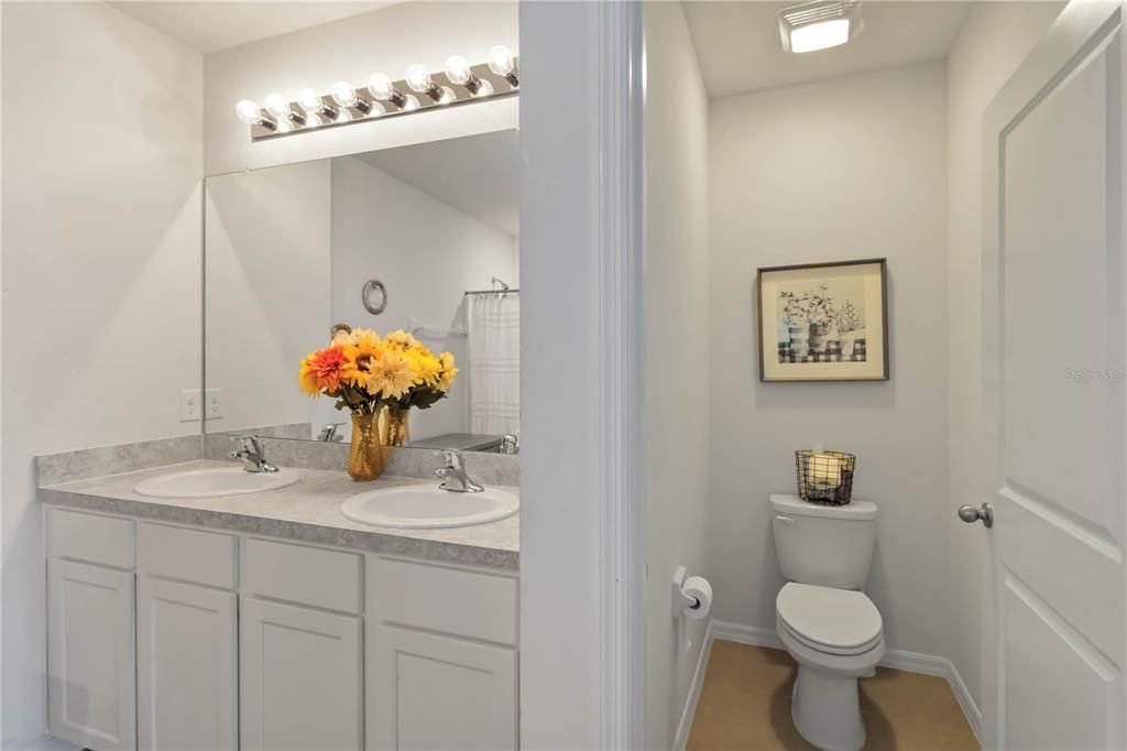 For Sale: $525,000 (5 beds, 3 baths, 2475 Square Feet)