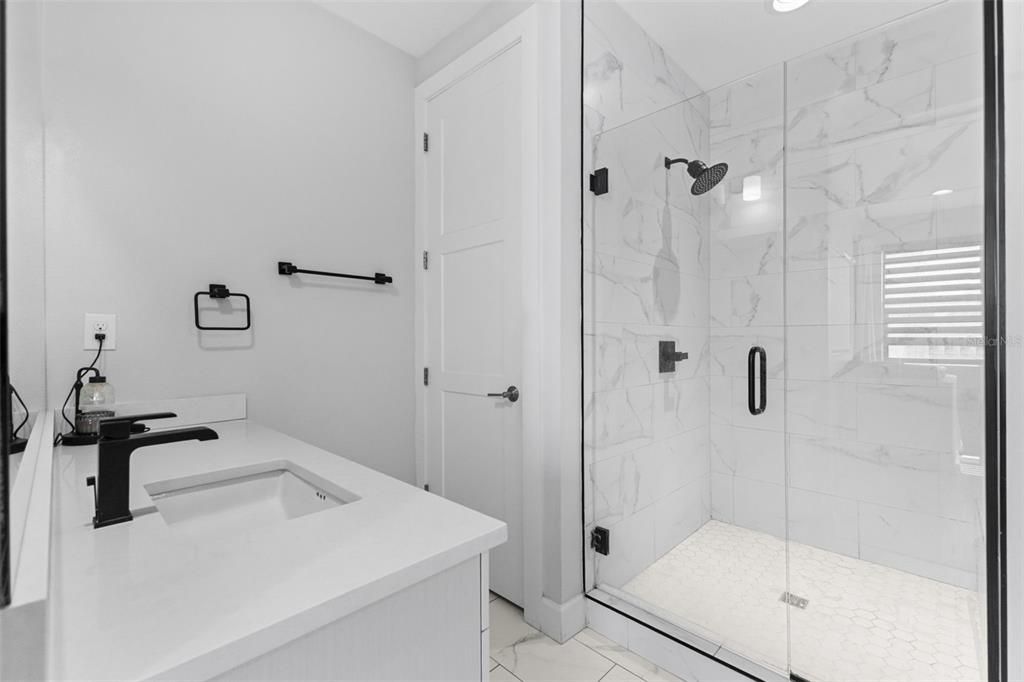 В аренду: $4,800 (3 спален, 3 ванн, 2097 Квадратных фут)