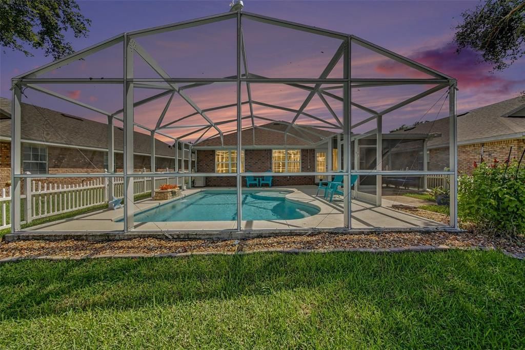 Activo con contrato: $404,000 (3 camas, 2 baños, 1950 Pies cuadrados)