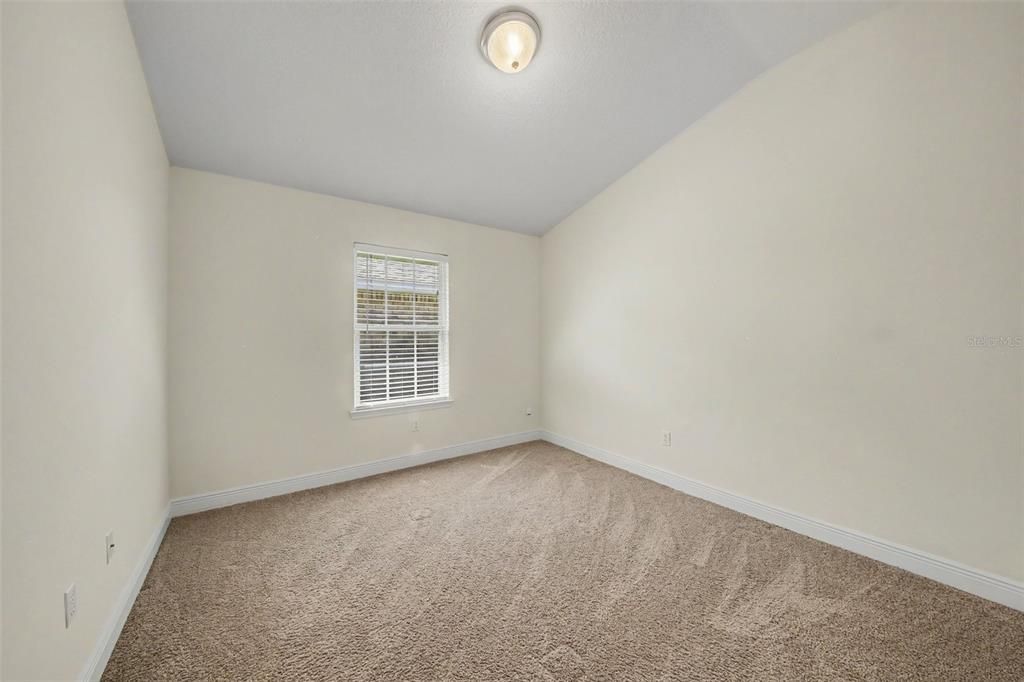 Activo con contrato: $404,000 (3 camas, 2 baños, 1950 Pies cuadrados)
