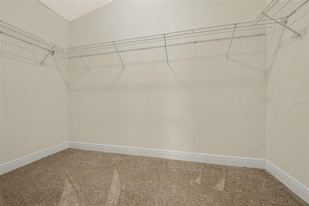 Activo con contrato: $404,000 (3 camas, 2 baños, 1950 Pies cuadrados)