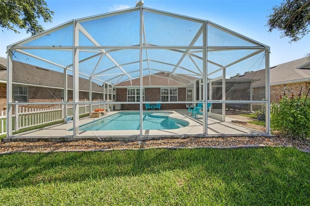 Activo con contrato: $404,000 (3 camas, 2 baños, 1950 Pies cuadrados)