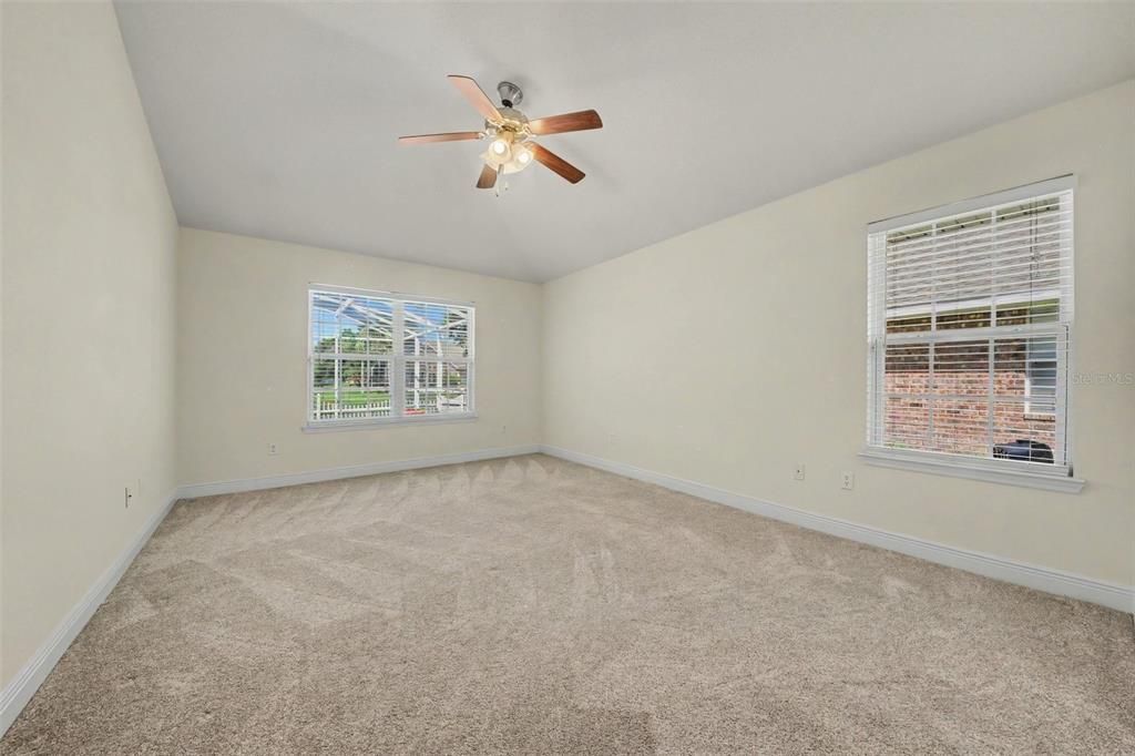Activo con contrato: $404,000 (3 camas, 2 baños, 1950 Pies cuadrados)