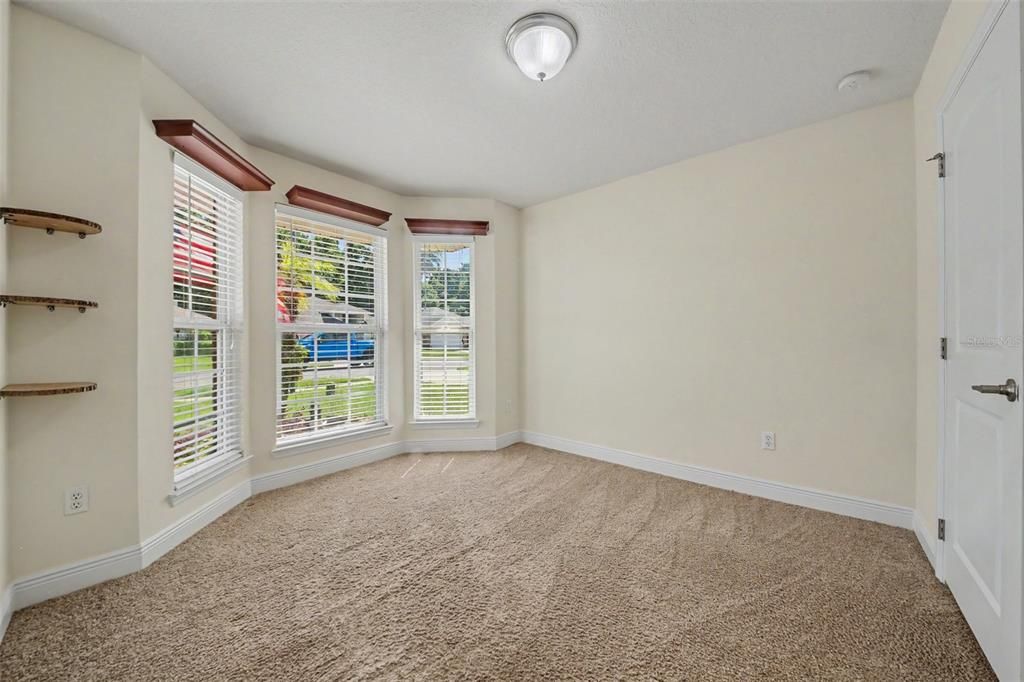 Activo con contrato: $404,000 (3 camas, 2 baños, 1950 Pies cuadrados)