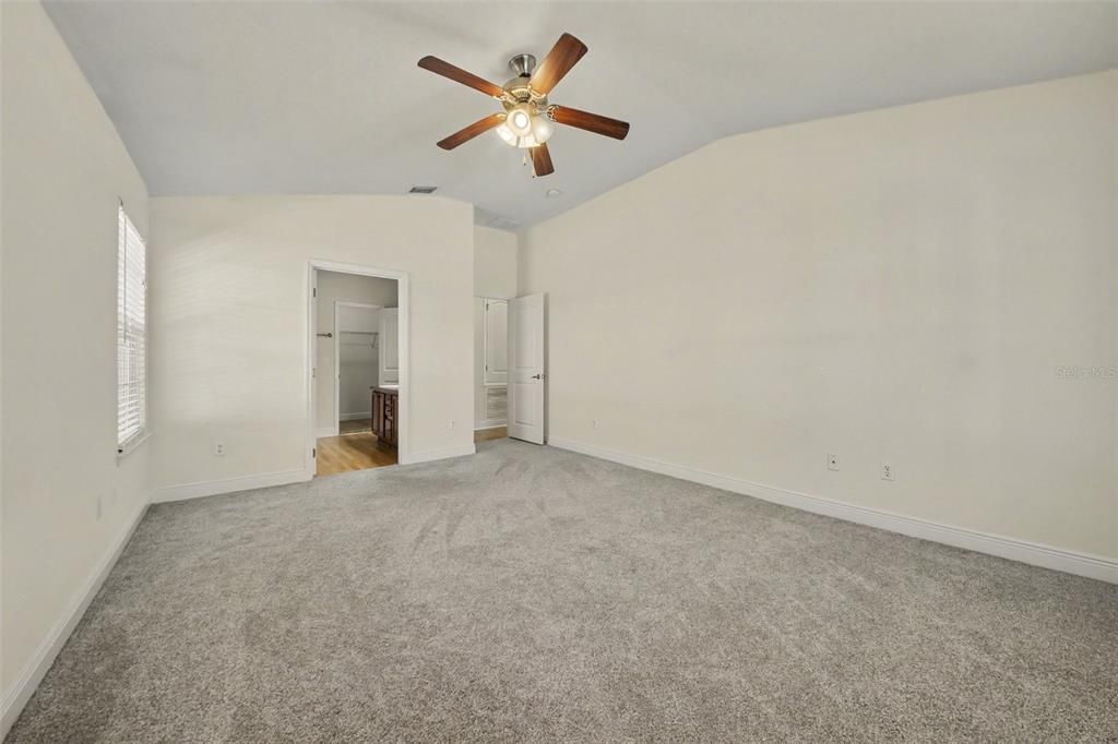 Activo con contrato: $404,000 (3 camas, 2 baños, 1950 Pies cuadrados)