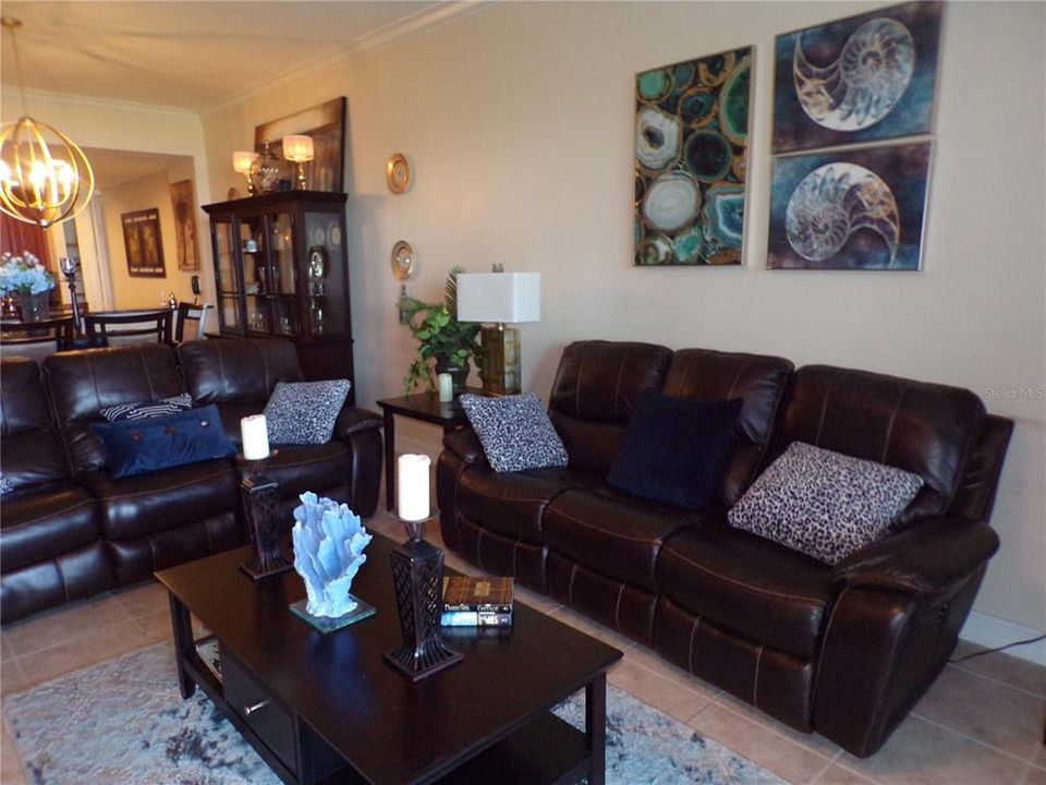 For Rent: $2,900 (3 beds, 3 baths, 2338 Square Feet)