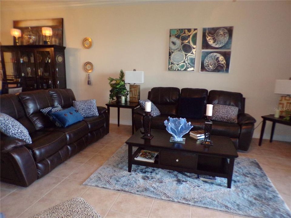 For Rent: $2,900 (3 beds, 3 baths, 2338 Square Feet)