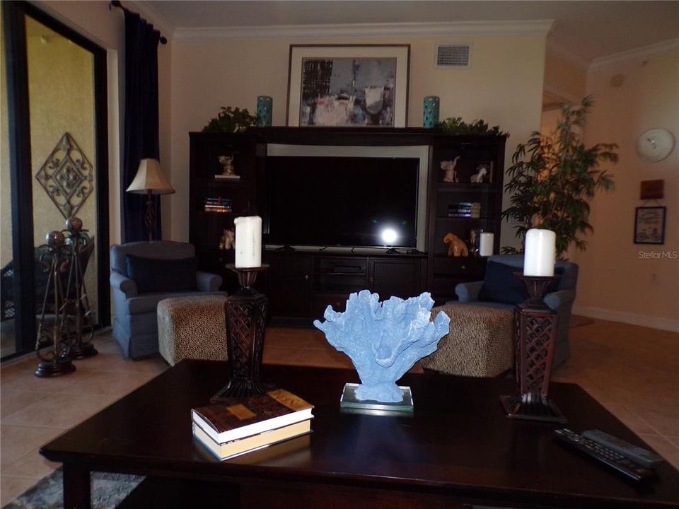 For Rent: $2,900 (3 beds, 3 baths, 2338 Square Feet)