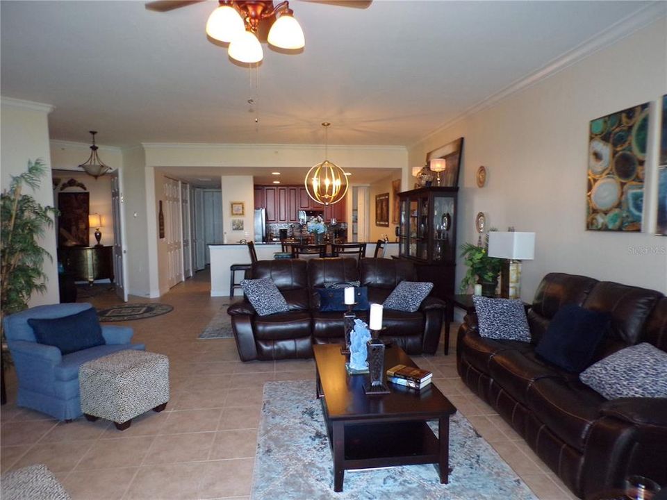 For Rent: $2,900 (3 beds, 3 baths, 2338 Square Feet)