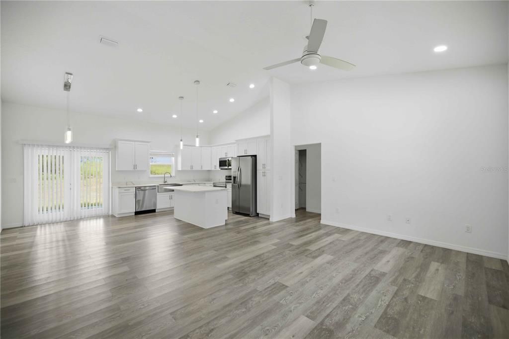 В аренду: $1,895 (3 спален, 2 ванн, 1430 Квадратных фут)