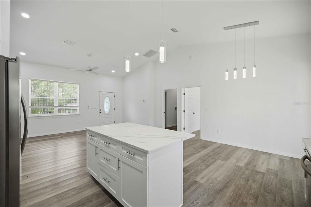 В аренду: $1,895 (3 спален, 2 ванн, 1430 Квадратных фут)