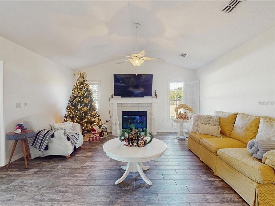 For Sale: $499,000 (4 beds, 2 baths, 2109 Square Feet)