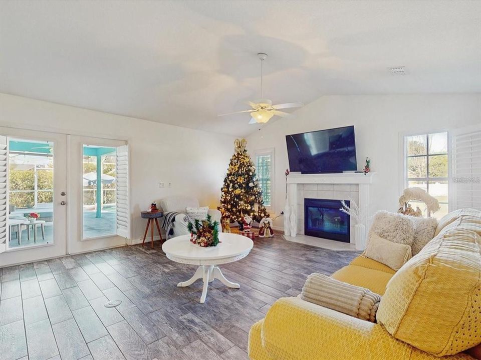 For Sale: $499,000 (4 beds, 2 baths, 2109 Square Feet)