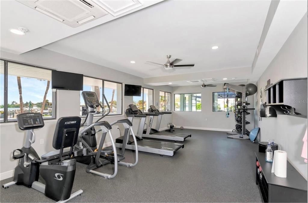 Activo con contrato: $1,400,000 (3 camas, 3 baños, 2939 Pies cuadrados)