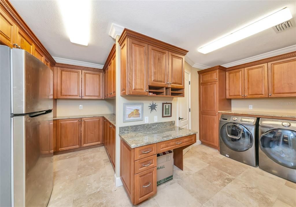 Activo con contrato: $1,400,000 (3 camas, 3 baños, 2939 Pies cuadrados)