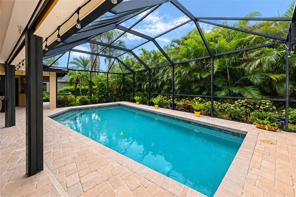 Activo con contrato: $1,400,000 (3 camas, 3 baños, 2939 Pies cuadrados)