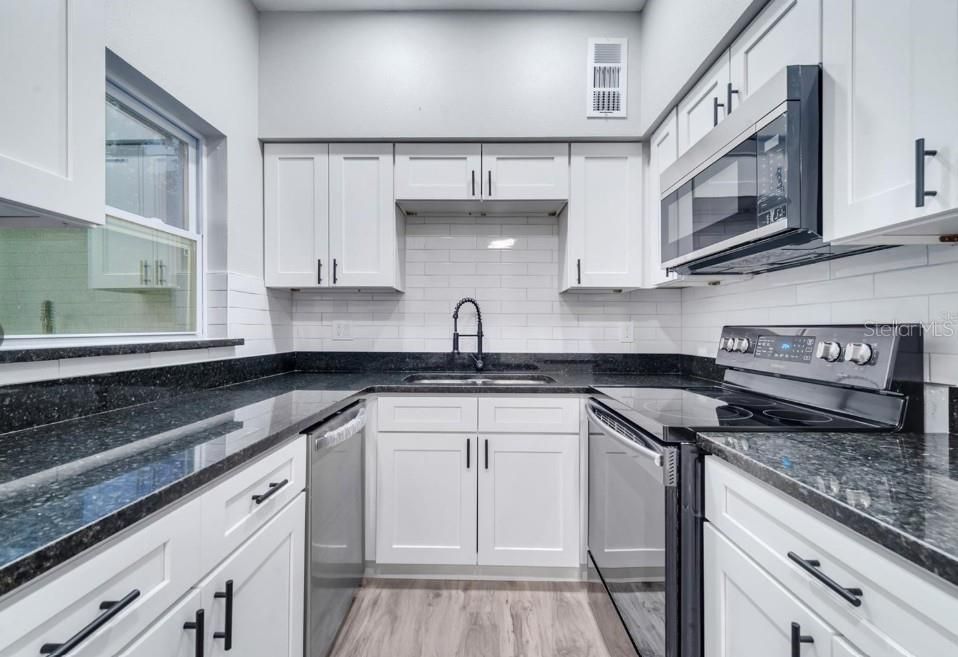 En Venta: $414,990 (3 camas, 1 baños, 1325 Pies cuadrados)