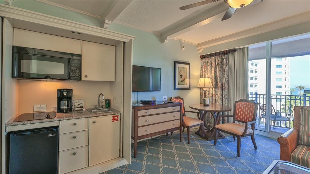 待售: $309,000 (1 贝兹, 1 浴室, 678 平方英尺)