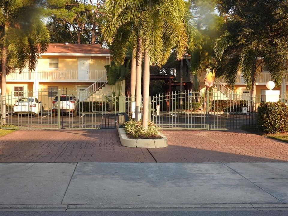 For Sale: $155,000 (1 beds, 1 baths, 800 Square Feet)