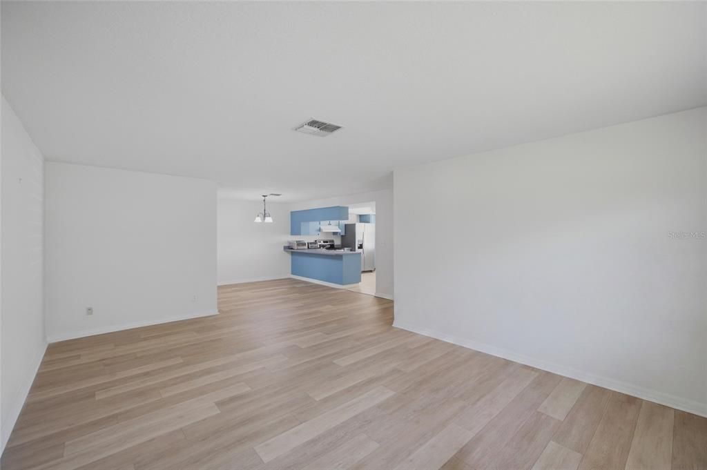 Под контрактом: $179,999 (2 спален, 2 ванн, 1148 Квадратных фут)