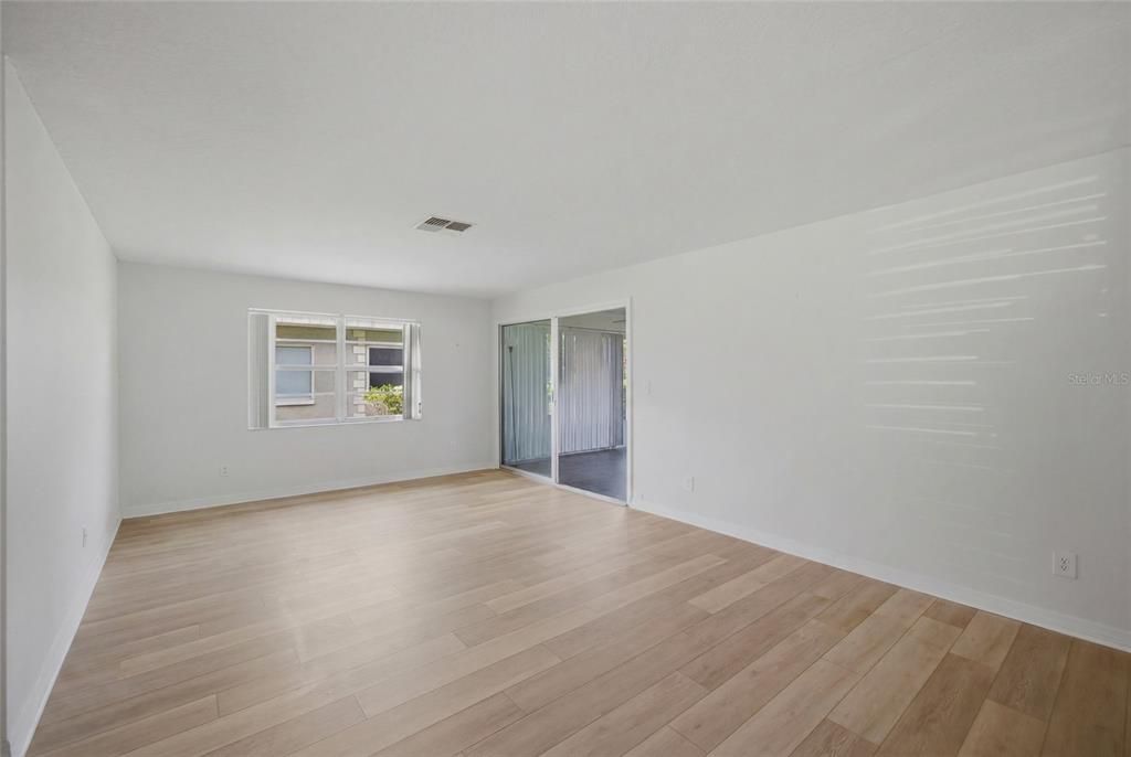 Под контрактом: $179,999 (2 спален, 2 ванн, 1148 Квадратных фут)