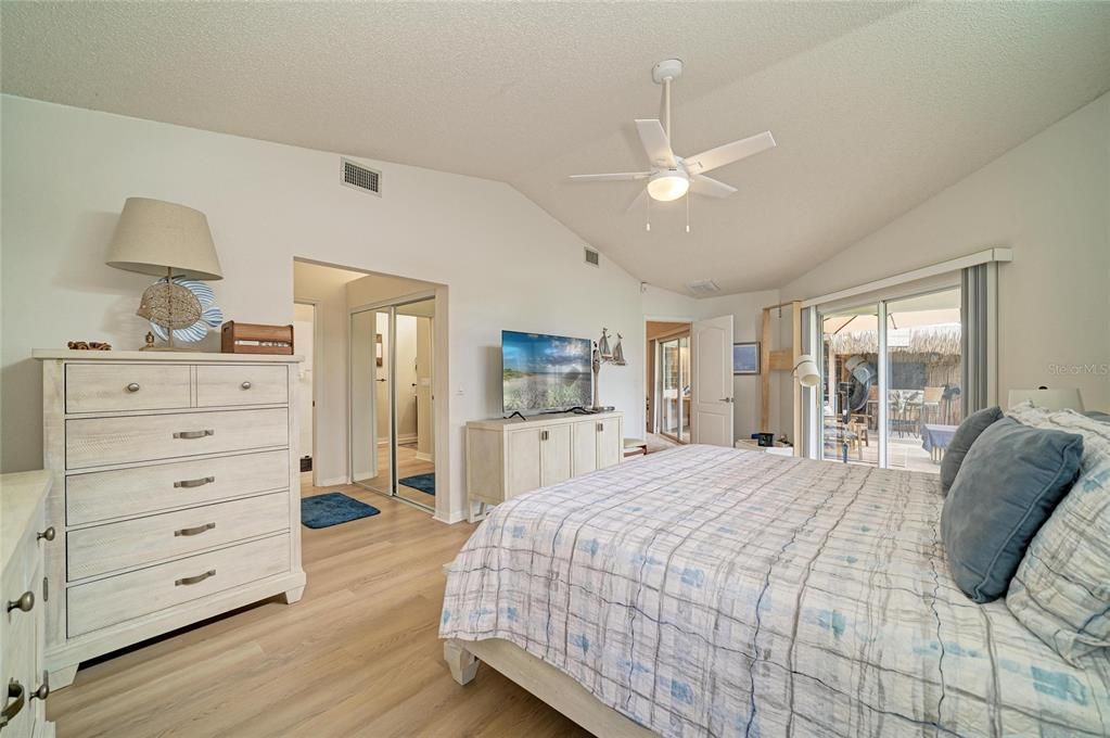 For Sale: $599,000 (3 beds, 3 baths, 2071 Square Feet)