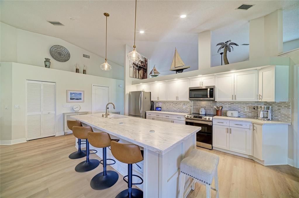 For Sale: $599,000 (3 beds, 3 baths, 2071 Square Feet)