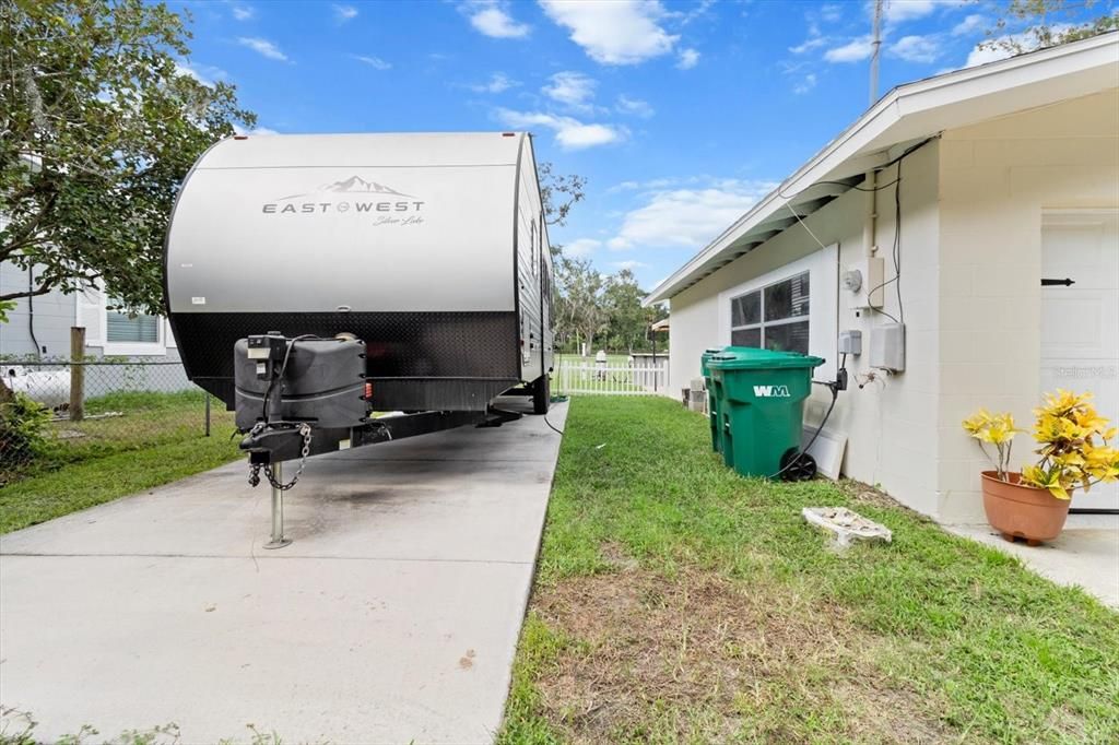 En Venta: $325,000 (4 camas, 2 baños, 2176 Pies cuadrados)