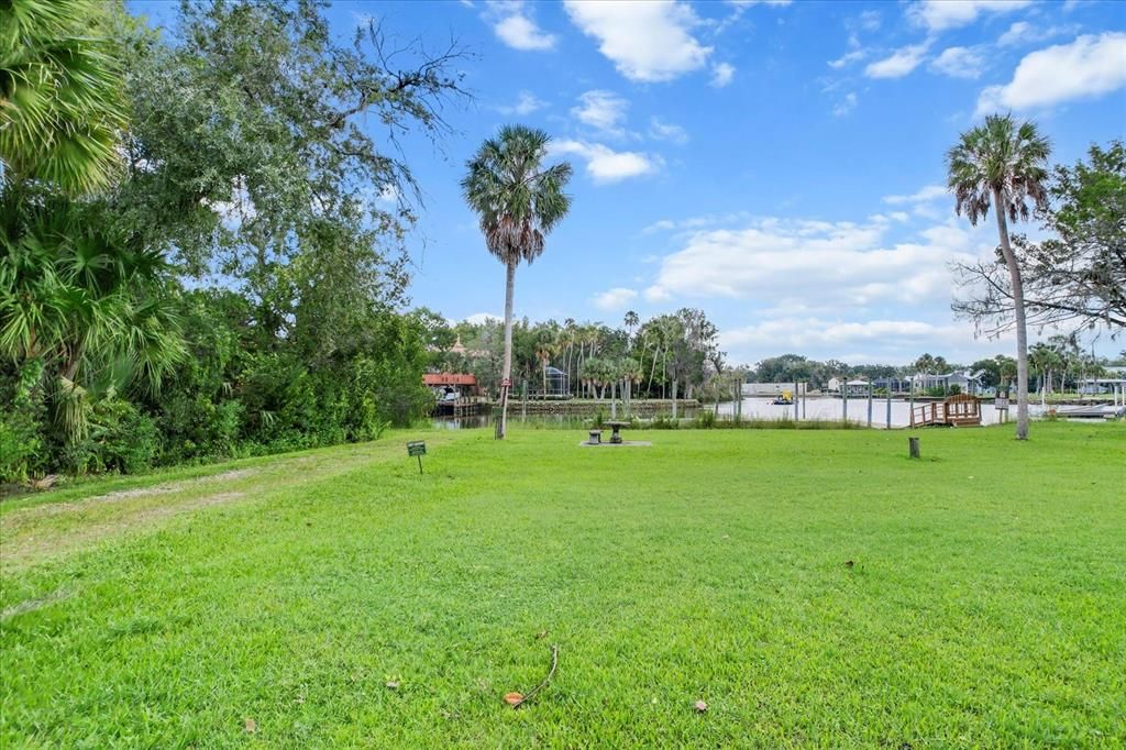 En Venta: $325,000 (4 camas, 2 baños, 2176 Pies cuadrados)