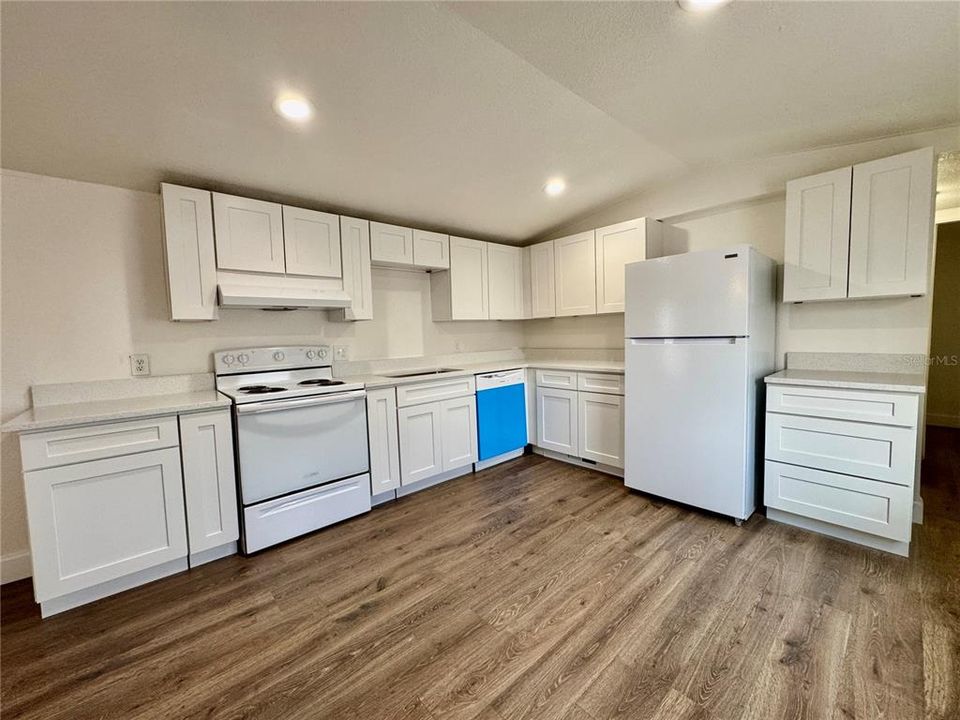 В аренду: $1,300 (2 спален, 2 ванн, 850 Квадратных фут)