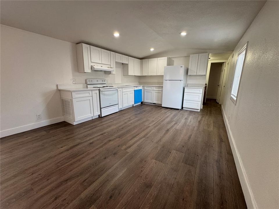 В аренду: $1,300 (2 спален, 2 ванн, 850 Квадратных фут)