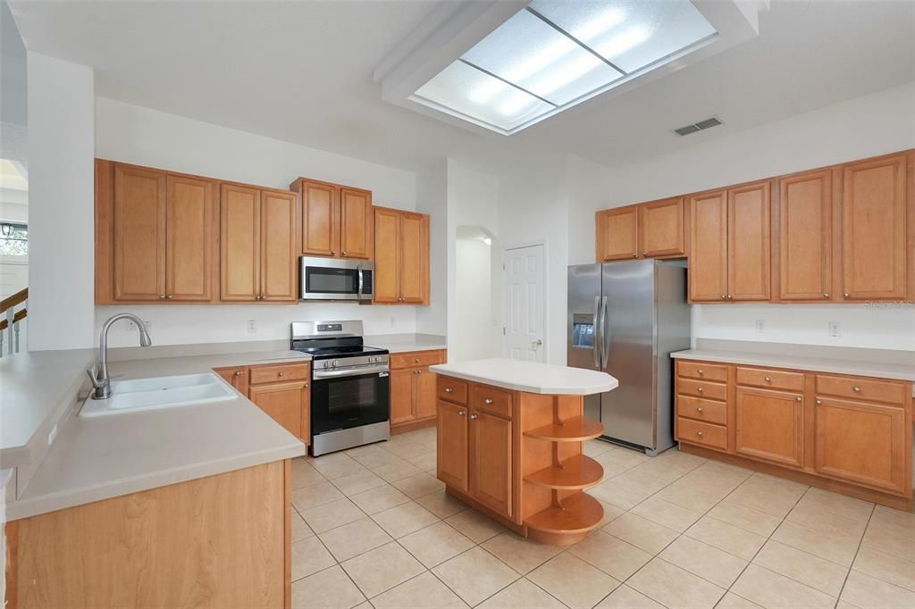 На продажу: $569,000 (4 спален, 3 ванн, 3518 Квадратных фут)