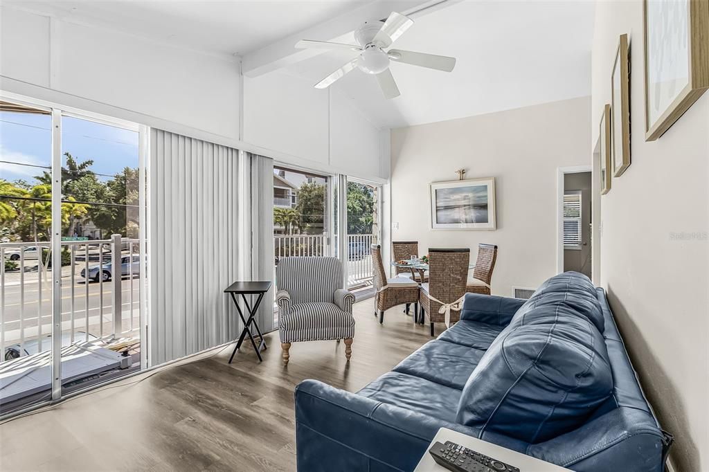 For Rent: $2,500 (1 beds, 1 baths, 800 Square Feet)