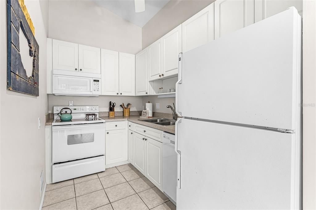 For Rent: $2,500 (1 beds, 1 baths, 800 Square Feet)