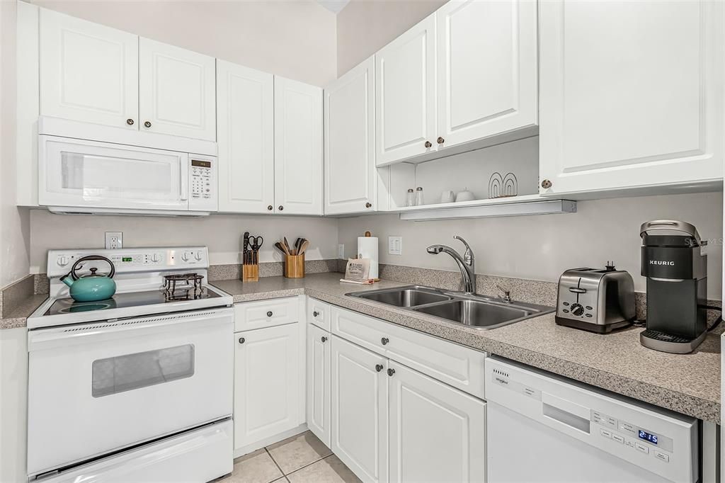 For Rent: $2,500 (1 beds, 1 baths, 800 Square Feet)