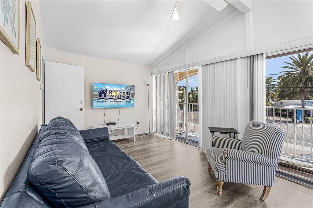For Rent: $2,500 (1 beds, 1 baths, 800 Square Feet)