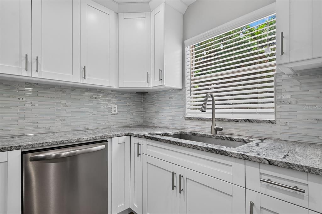 En Venta: $559,999 (4 camas, 2 baños, 1435 Pies cuadrados)
