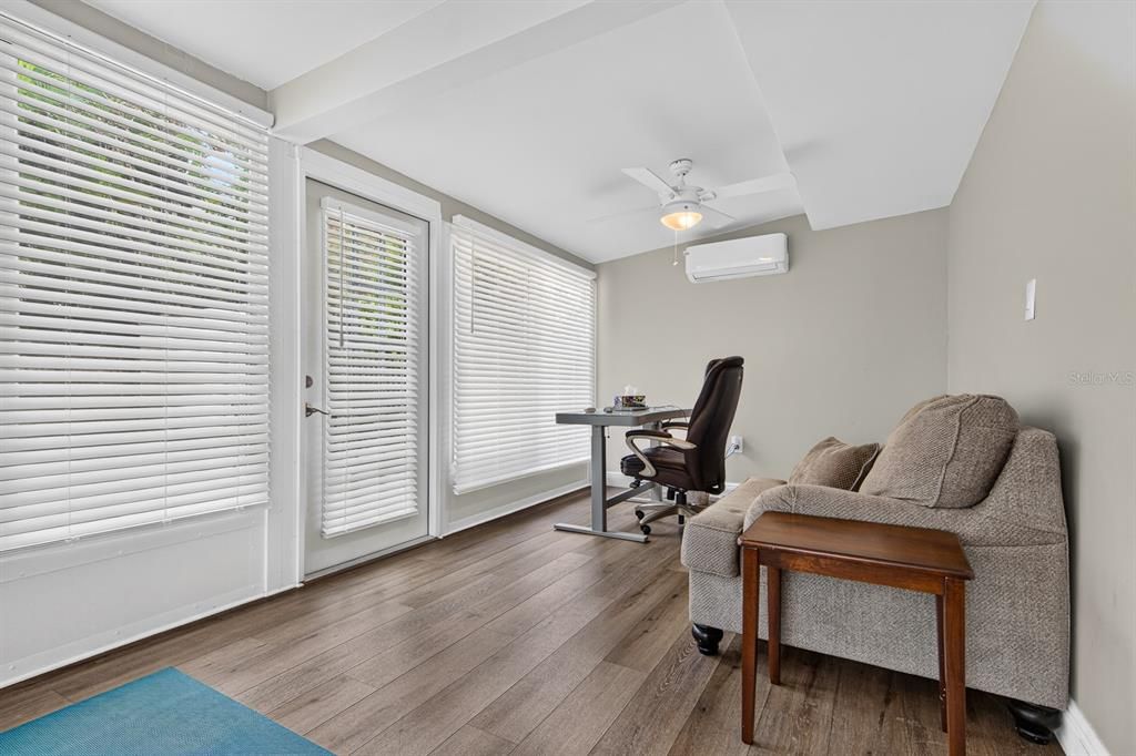 En Venta: $559,999 (4 camas, 2 baños, 1435 Pies cuadrados)