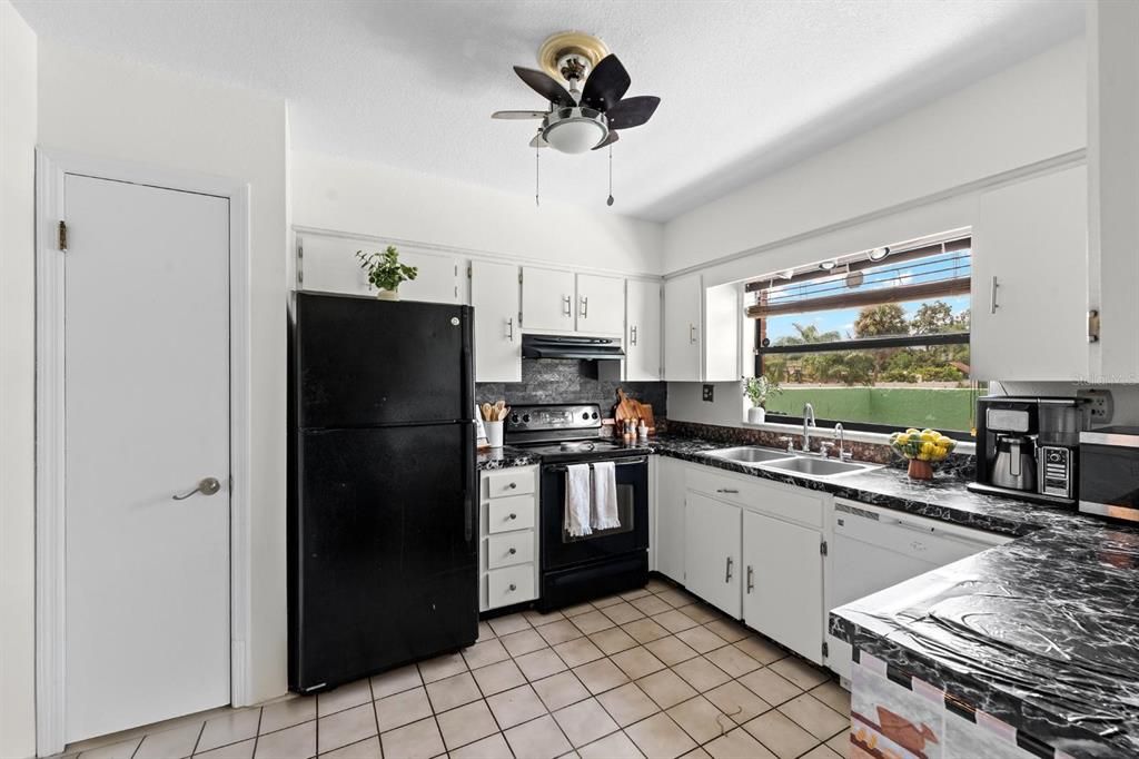 En Venta: $275,000 (2 camas, 1 baños, 1600 Pies cuadrados)