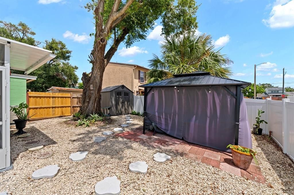 En Venta: $275,000 (2 camas, 1 baños, 1600 Pies cuadrados)